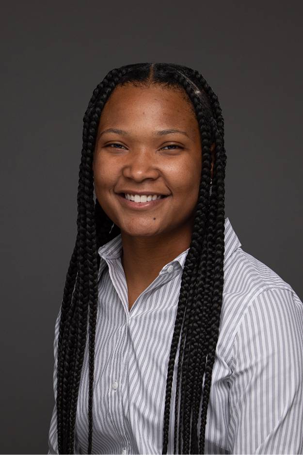 Jayla Dallas smiling for her GVSU headshot